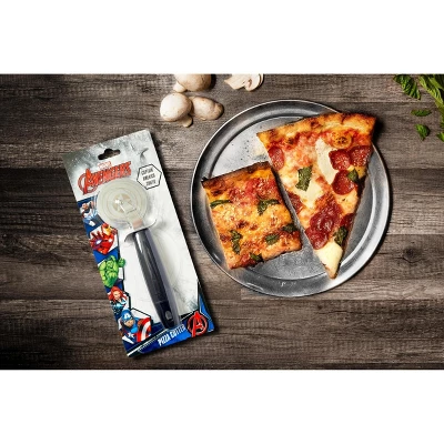 Seven20 Marvel's Captain America Shield Pizza Cutter 6 Seven20 Marvel's Captain America Shield Pizza Cutter - Image 4