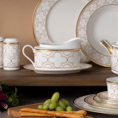 Noritake Trefolio Gold Gravy Boat With Tray 4 Noritake Trefolio Gold Gravy Boat With Tray - Image 2