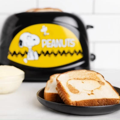 Uncanny Brands Peanuts Snoopy Toaster 3 Uncanny Brands Peanuts Snoopy Toaster