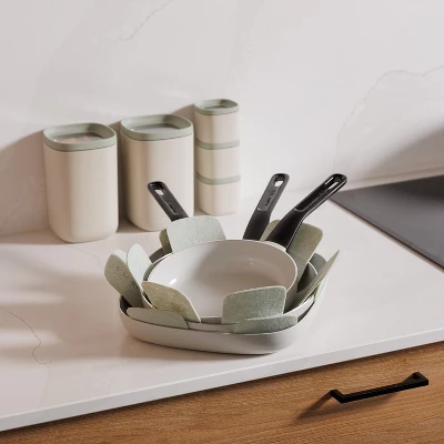 BergHOFF Leo Glints Nonstick Ceramic Pancake Pan 9.5", Recycled Aluminum, Spirit 4 BergHOFF Leo Glints Nonstick Ceramic Pancake Pan 9.5", Recycled Aluminum, Spirit - Image 2